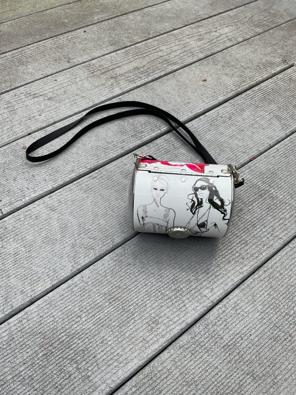 Little Earth Metal White Fashion Women Illustrated Mini Crossbody bag